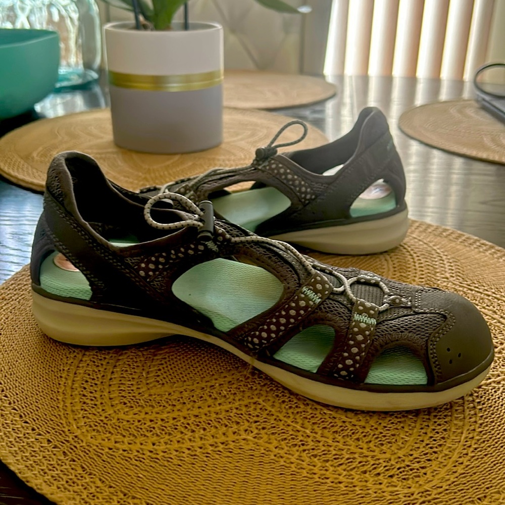 Dr. Scholls that comfy sandals.